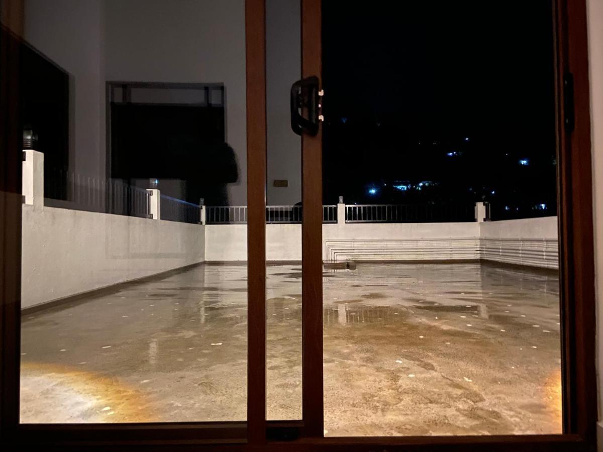 Aurelia Inn Канди Экстерьер фото