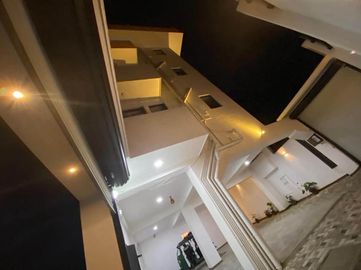 Aurelia Inn Канди Экстерьер фото