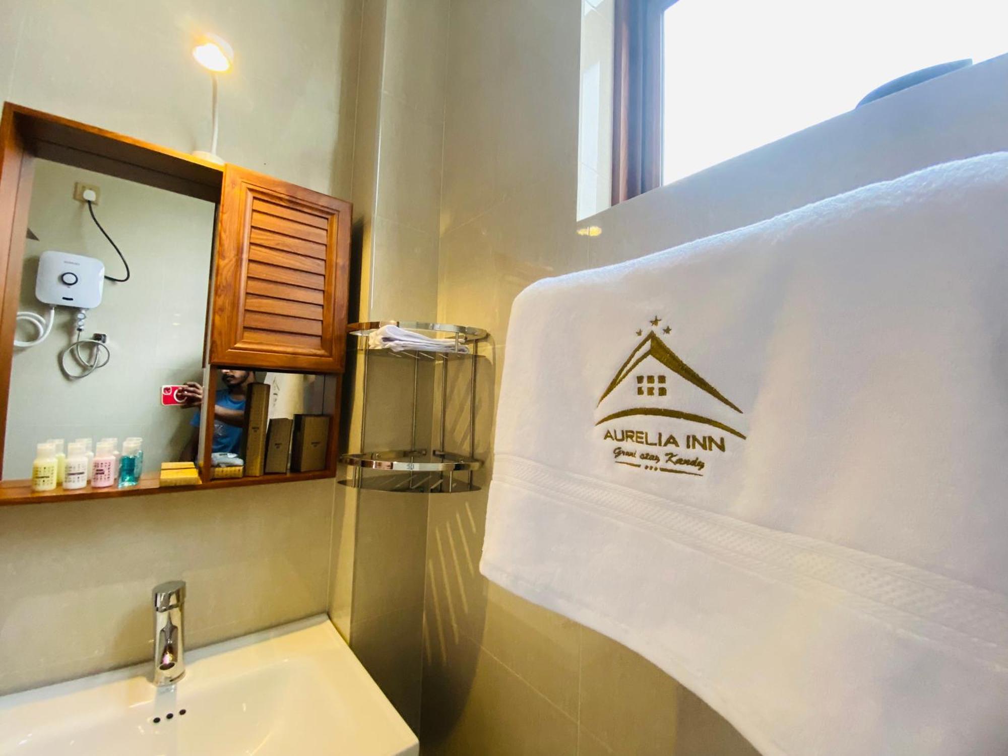 Aurelia Inn Канди Экстерьер фото